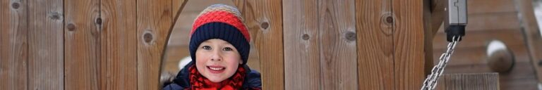 Dagje weg voorjaarsvakantie kind in speeltuin