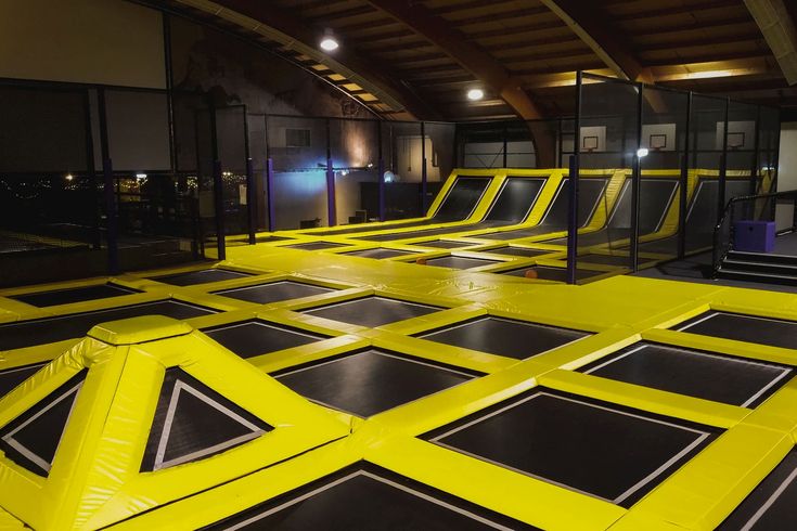 Trampoline hal bij Ames Jump in Deurne